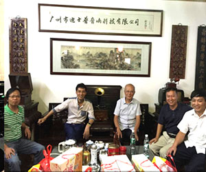 僑洋實業(yè)環(huán)形變壓器團(tuán)隊到迪士*交流學(xué)習(xí)